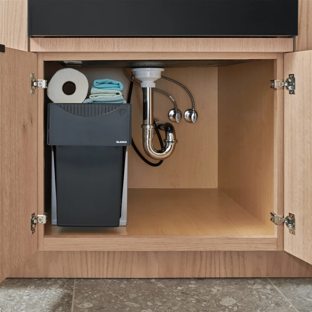 Blanco BOTTON II 15-L Plastic Pull Out Trash Can 5 Blanco BOTTON II 15-L Plastic Pull Out Trash Can - Image 5